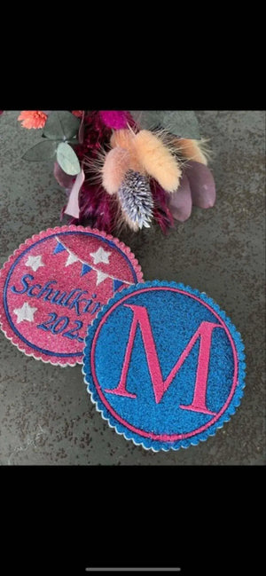 Schulranzen Klettie, Button oder Magnet, bunt mit Aufnäher zum Anbringen auf Schulranzen oder Schultüte, von Mein Shop