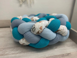 Ein schlichtes Bettschlangen-Design von Mein Shop, ideal zum Dekorieren von Kinderbetten oder Betten.
