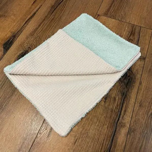 Weiches Frotteetuch für Wickelauflage in Wunschfarben, mit variabler Auswahl, perfekt für Babywickelstationen.