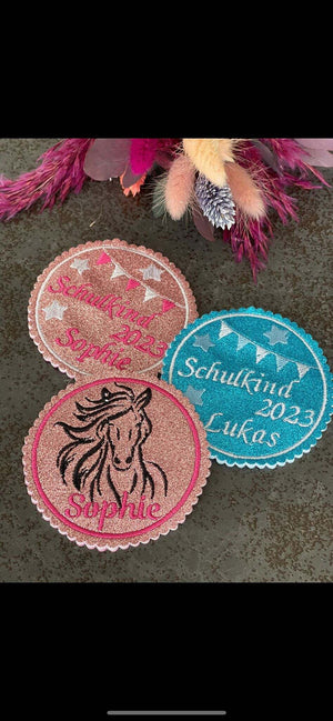 Schulranzen Klettie, Button oder Magnet, Aufnäher zum Anbringen auf Schulranzen oder Schultüte, bunt und dekorativ