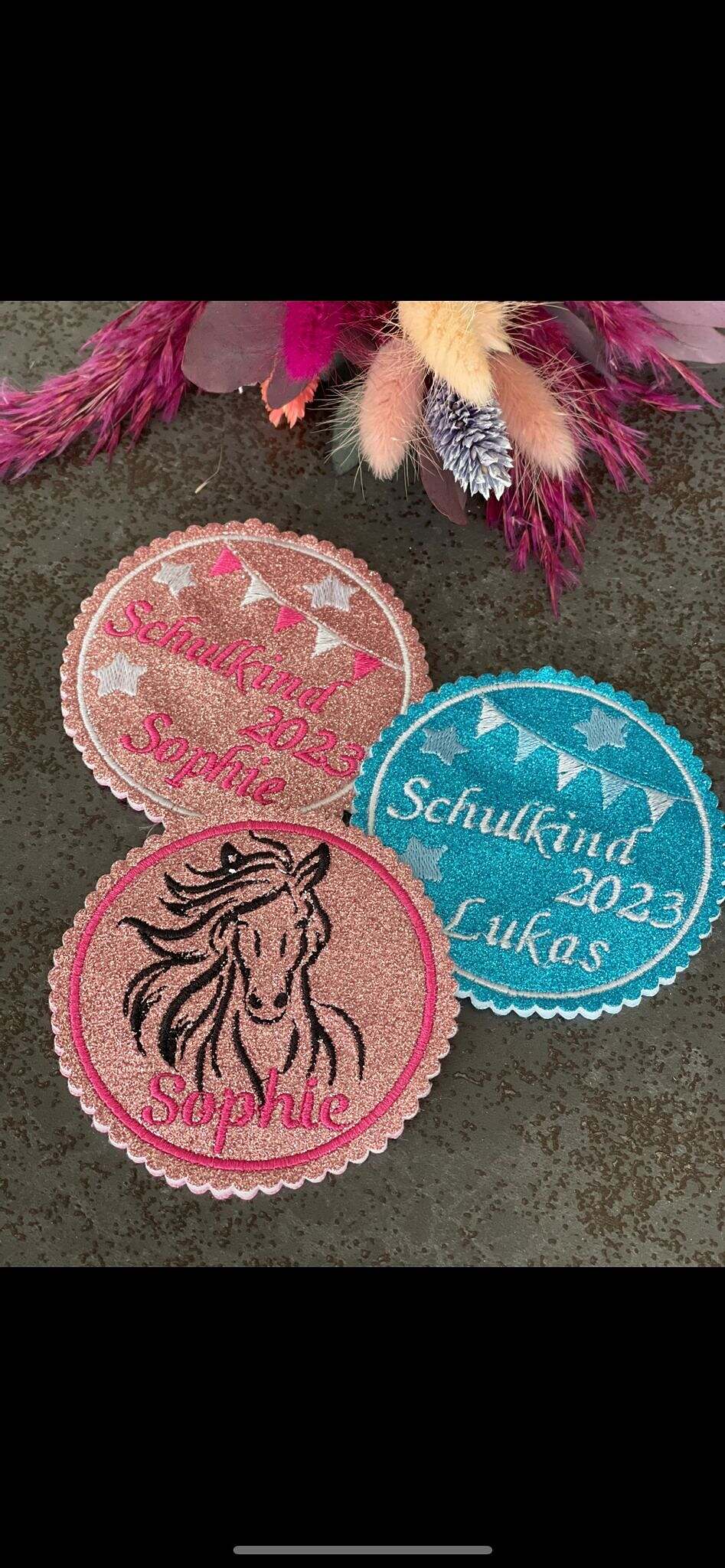 Schulranzen Klettie, Button oder Magnet, Aufnäher zum Anbringen auf Schulranzen oder Schultüte, bunt und dekorativ