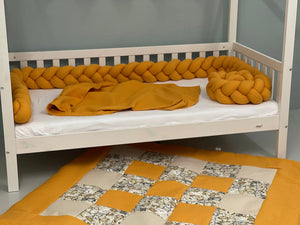 Schlichte Bettschlangen von Mein Shop in verschiedenen Farben, perfekt für Kinderzimmer, aus weichem Material.