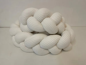Einfache Bettschlange in Naturweiß von BILDERGALERIE, ideal für Kinderbetten, aus weichem Material, auf weißem Hintergrund.