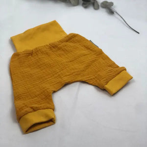 Kurze Pumphose aus Musselin in verschiedenen Farben, elastisch und bequem für Kinder, von Mein Shop.