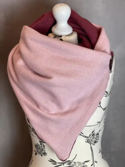 Rosa Wickelschal im Fischgrätmuster, Dreieckstuch, einfache Style, weiches Material, modisches Accessoire, perfekt für kalte Tage