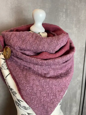 Dreieckstuch Wickelschal aus Zopfstrick in Mauve, einfaches Design, modischer Accessoire für kalte Tage