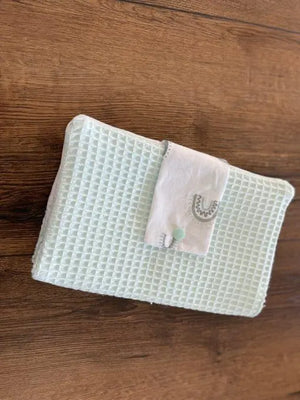 Windel-Etui von Mein Shop, kompakte Wickeltasche mit praktischem Design, ideal für unterwegs, in verschiedenen Farben.