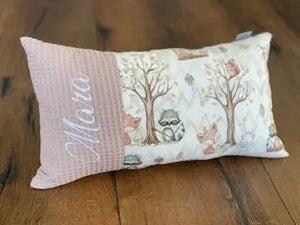 Individualisiertes Babykissen von Mein Shop, weiche Textur, bunten Stoffe, perfekt für Neugeborene und Babys, handgefertigt.