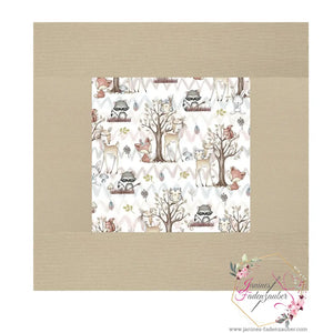 Weiche Krabbeldecke von Mein Shop, individuell bestickt mit Namen, ideal für Babys und Kleinkinder, farbenfrohes Design.