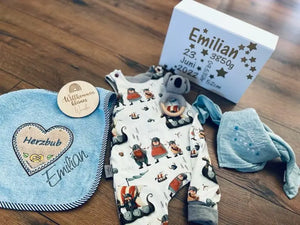 Wickinger-Bio-Strampler für Babys, variable Größe, aus nachhaltiger Bio-Baumwolle, mit Wikinger-Motiv, in bunten Farben.