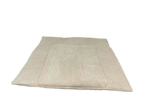 Weiche, wasserabweisende Wickelauflage aus Cordstoff, ideal für kuschelige und saubere Wickelzeiten.