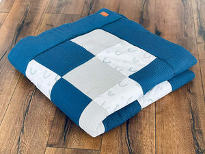 Bunte Patchworkdecke für Babys, individuell bestickt, weiche Krabbeldecke aus bunten Stoffen, handgefertigt von Mein Shop