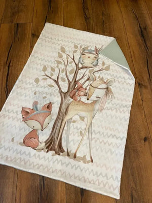 Weiche Babydecke mit Waldtiere-Motiv, personalisiert, in verschiedenen Variationen, für kuschelige Momente.