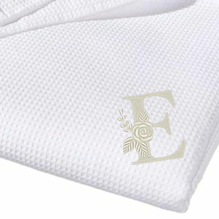 Hellblaue personalisierte Babydecke aus Waffelstoff, weiche und kuschelige Decke für Neugeborene von Mein Shop.