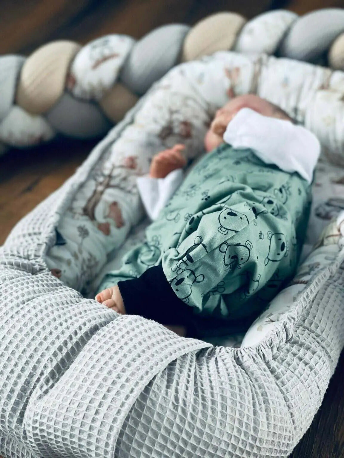 Babynestchen in Variation, Schutzbettumrandung aus Mein Shop, gepolstert, individuell konfigurierbar für sicheren Babyschutz.