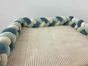 Geflochtene Bettschlange von Mein Shop in verschiedenen Farben, kuscheliges Stoffdesign für Kinderzimmer, Variation im Konfigurator