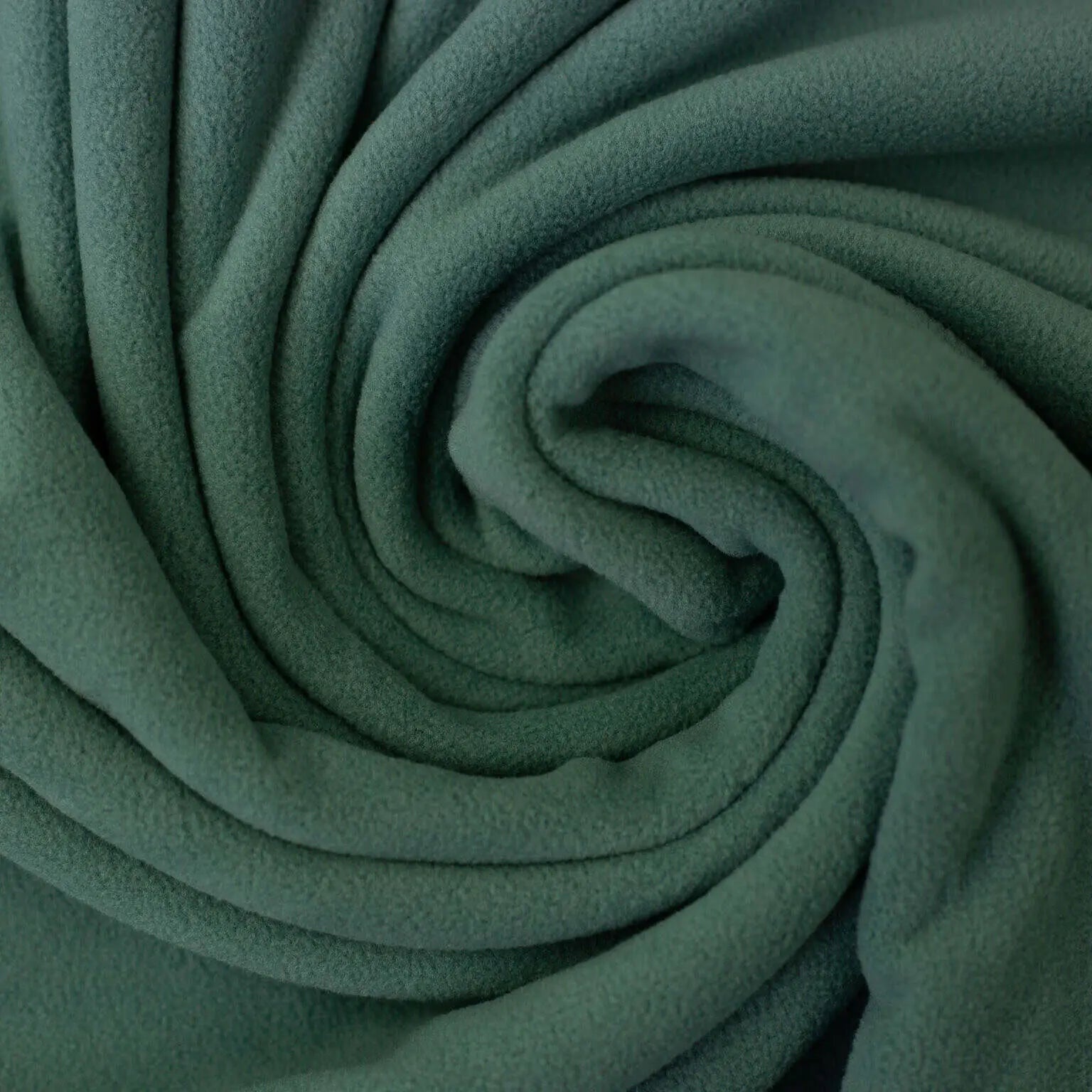 Weiche, personalisierte Hundedecke aus Fleece in Wunschfarben, ideal für Sofas und gemütliche Hundemomente.