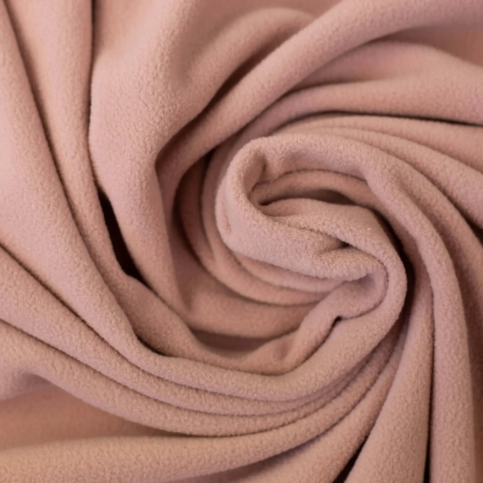 Weiche personalisierte Hundedecke aus Fleece, farblich nach Wunsch gestaltet, perfekt für die Sofaecke deines Hundes.