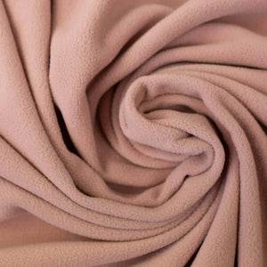 Weiche personalisierte Hundedecke aus Fleece, farblich nach Wunsch gestaltet, perfekt für die Sofaecke deines Hundes.