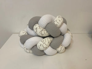 Schlichte Bettschlange von Mein Shop, aus weichem Material, in neutralem Design, perfekt für Kinderbettwäsche und Dekoration.