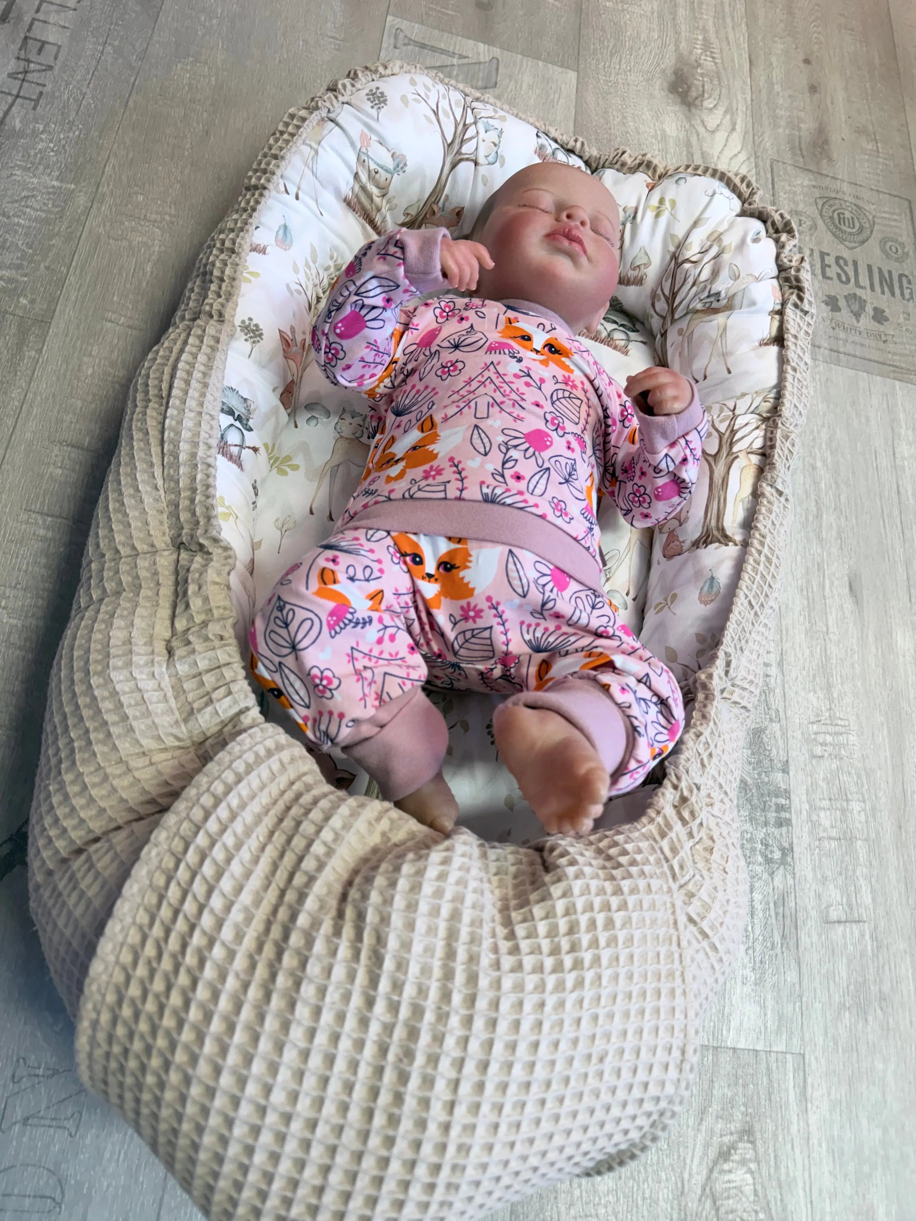 Weiches Nestchen für Babyschlaf, individuell nach Wunsch gestaltet, mit Schutzfunktion, von Mein Shop.