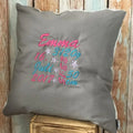 Personalisiertes Kuschelkissen von Mein Shop mit individuell gestaltbarem Bezug und weicher, plüschiger Oberfläche.