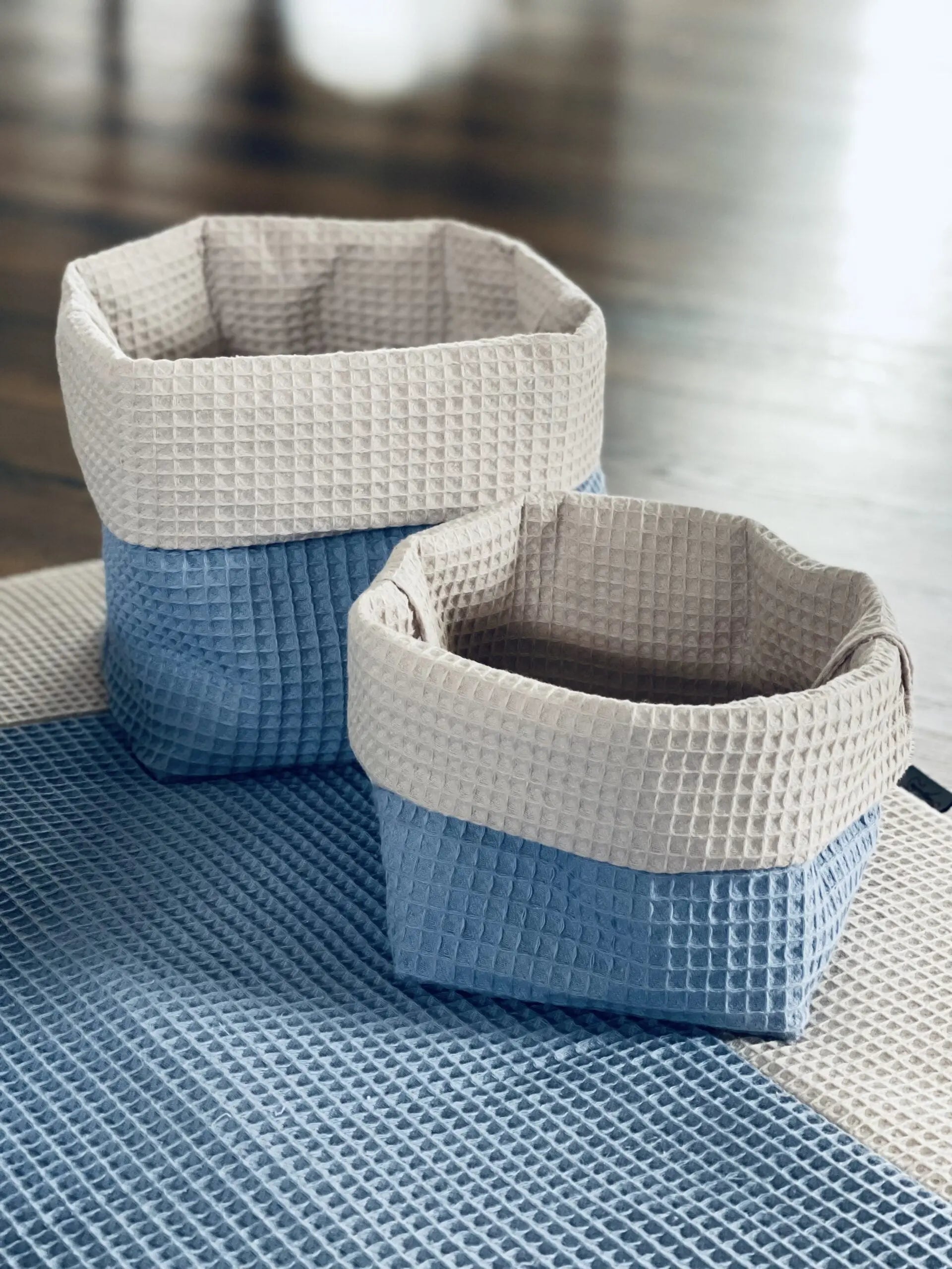 Buntes Utensilo-Set von Mein Shop mit mehreren Körbchen, ideal zur Aufbewahrung von Küchenutensilien oder Kleinteilen