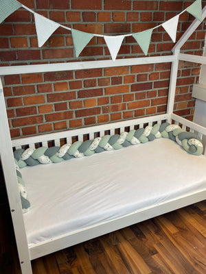 Bildergalerie Bettschlangen von Mein Shop, einfache weiße Bettschlange aus Stoff für Kinderzimmer, nahe Ansicht