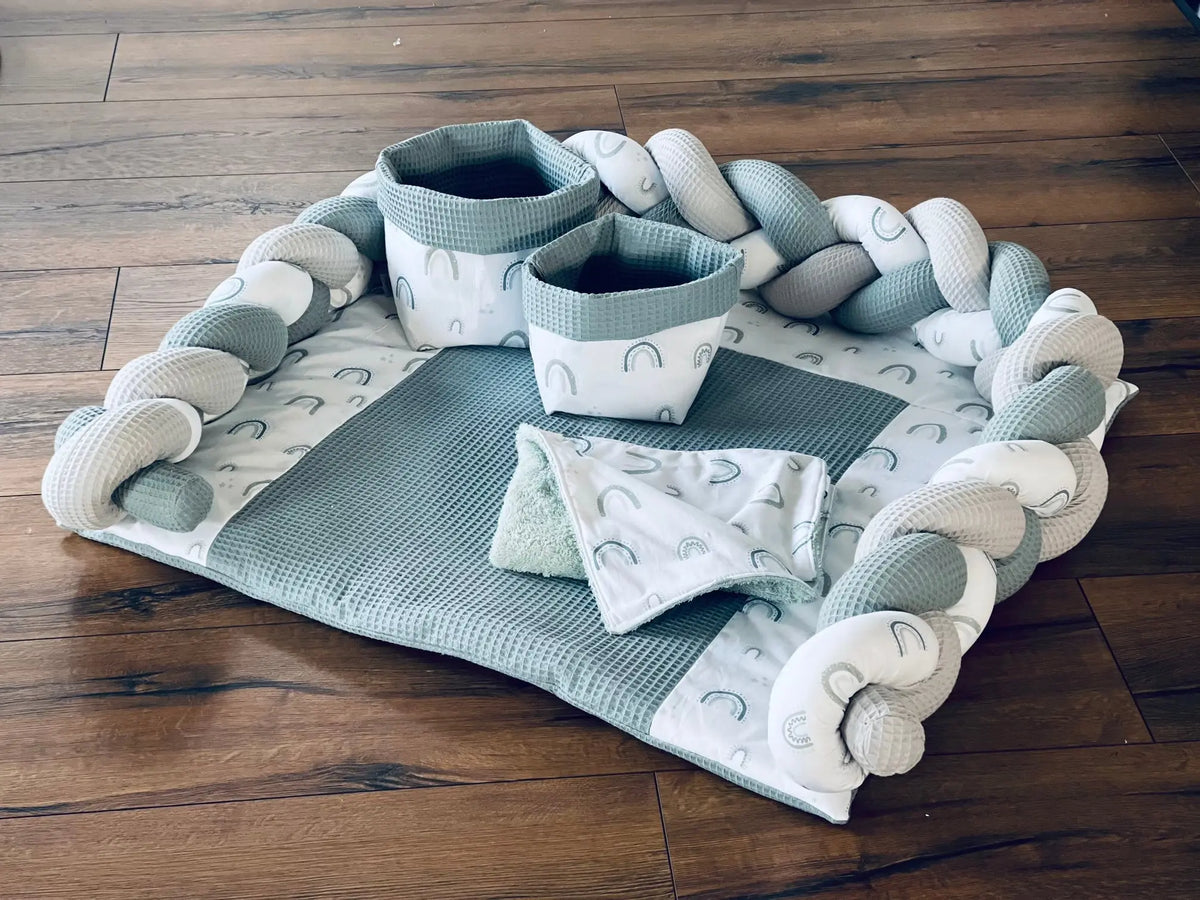 Ein schlichtes Wickelauflagen-Set von Mein Shop, mit weichem Stoff und praktischem Design für die Babypflege.