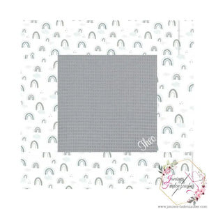 Bunte Krabbeldecke von Mein Shop mit Wunschname, weiche Oberfläche und gesticktem Namen, ideal für Babys und Kleinkinder