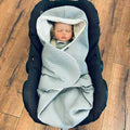 Einschlagdecke für Babysitz oder Babyschale, weiches Material, in neutraler Farbe, schützt und wärmt den kleinen Passagier.