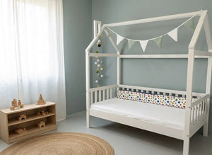 Ein einfaches Bett-Schlangen-Design von Mein Shop, als Wandbild in einer modernen Schlafzimmerdekoration