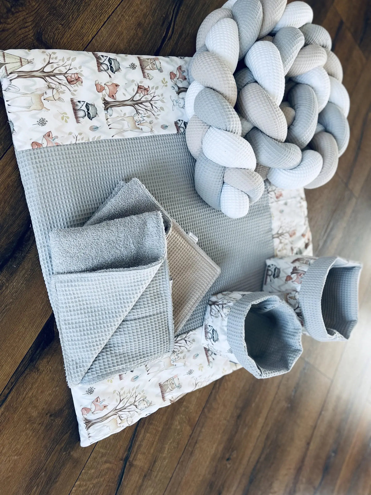 Wickelauflagen Set mit Waldtiertstoff, variierende Muster, weiche Oberfläche, ideal für Babywickelstationen, von Mein Shop