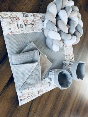 Wickelauflagen Set mit Waldtiertstoff, variierende Muster, weiche Oberfläche, ideal für Babywickelstationen, von Mein Shop
