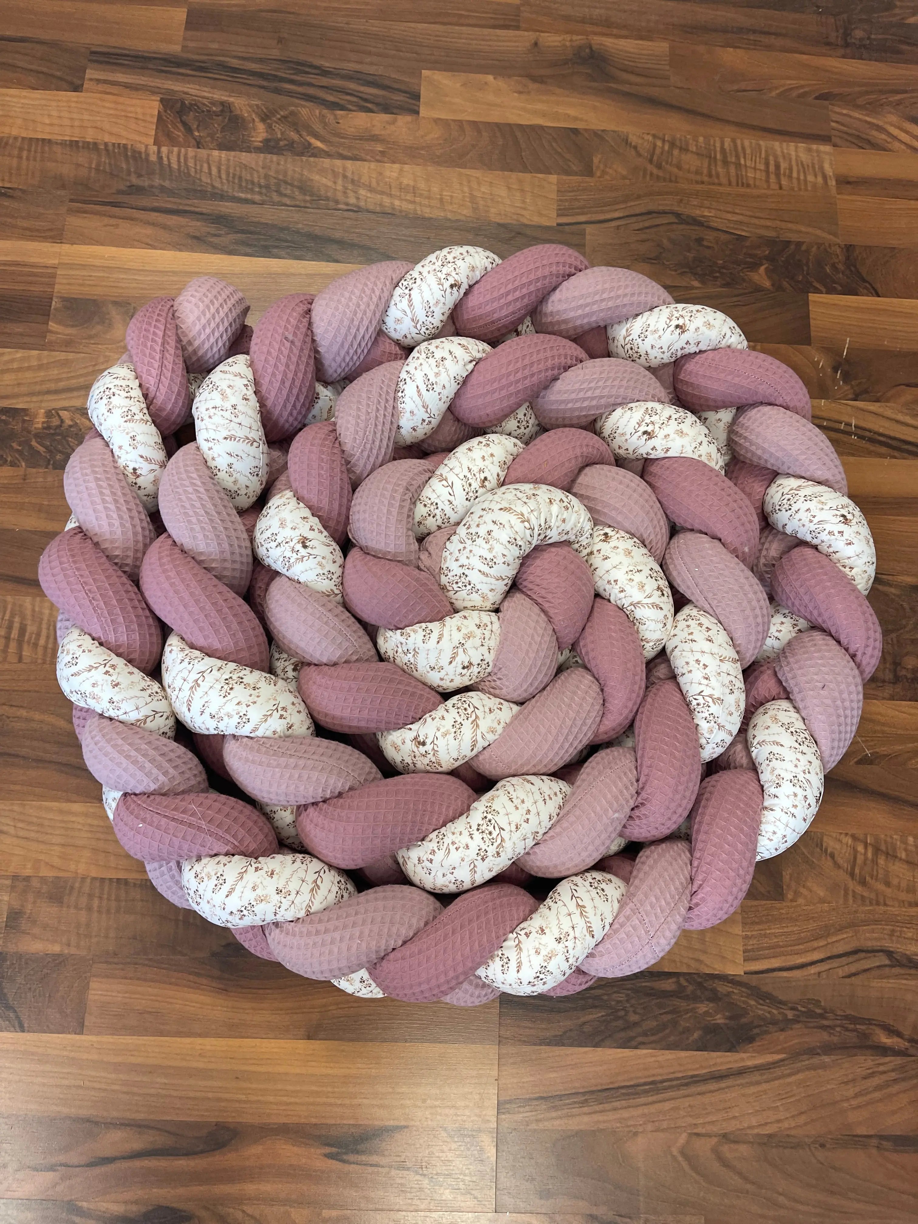 Dunkelrosa Bettschlange von Mein Shop, einfache Bettschlange für Kinderbett, mit weicher Oberfläche und abgerundeten Ecken.