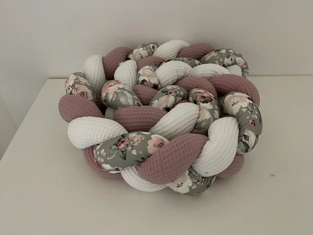 Rosen-Bettschlange in Altrosa und Dunkelweiß für Babyschlaf, einfache Baby-Bettschlange von Mein Shop.