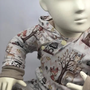 Waldtiere Overall Jersey von Mein Shop, kindgerechtes Design mit Tiermotiven, bequemer Einteiler für Kinder, variable Größen