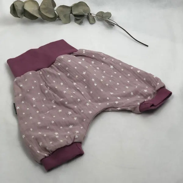 Kurze Pumphose aus Musselin in verschiedenen Farben, von Mein Shop, zeigt den bequemen, luftigen Stoff und stylisches Design.