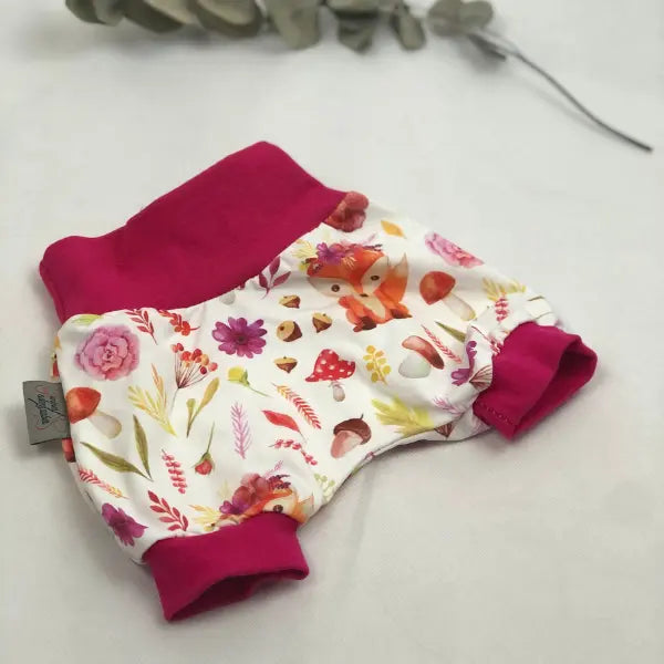 Kurze Musselin-Pumphose von Mein Shop in verschiedenen Farben, weiche, bequeme Stoffqualität, ideal für Babys.