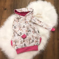 Weißes Pullikleid mit Waldtiere-Design, weich und bequem, ideal für Kinder, von Mein Shop.