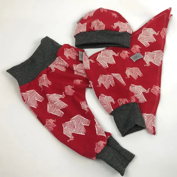 Bunter Bio-Elefanten-Set in Rot von Mein Shop, verschiedene Elefanten in unterschiedlichen Designs auf weißem Hintergrund.