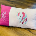 Personalisiertes Einhorn-Kissen mit Namen, weiches Kissen für Kinder, von Mein Shop, mit buntem Einhorn-Design.