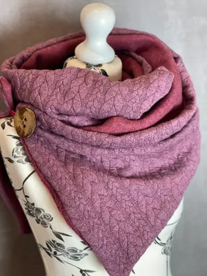 Dreieckstuch Wickelschal im Zopfstrickmuster in Mauve, einfaches Design, weicher Stoff, modischer Accessoire, perfekt für kalte Tage