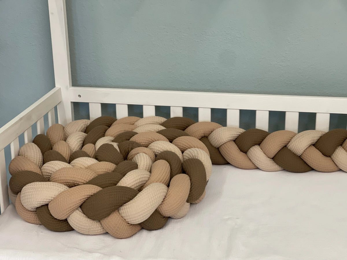 Ein schlichtes Bettschlangen-Design von Mein Shop, ideal als dekorative Schlafzimmerschlange in neutralen Farben.