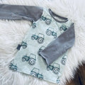 Langarmshirt mit Traktor-Design von Mein Shop, detailreiche Grafik auf weichem, bequemen Stoff, für Kinder und Traktor-Fans.