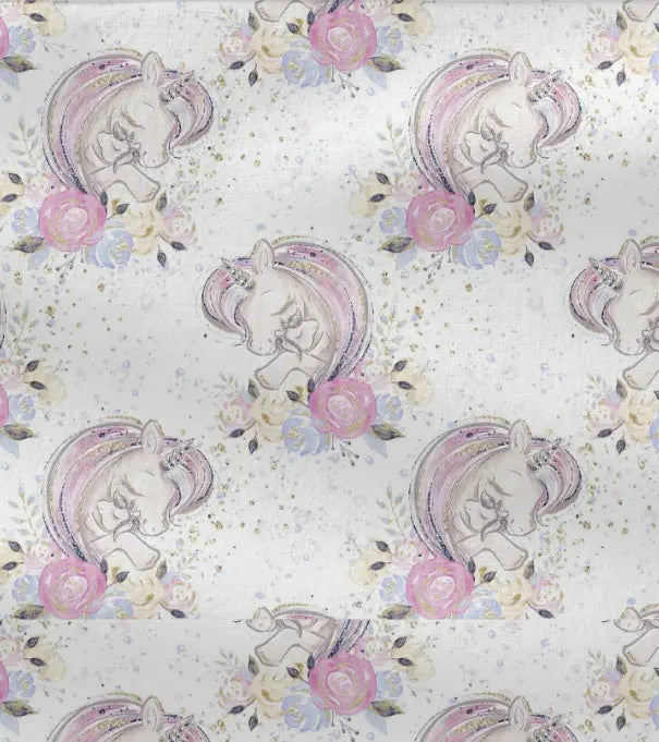 Stillkissen von Mein Shop mit individuellem Bezug und Stickerei, zeigt das Kissen mit Einhorn-Design aus Baumwolle.