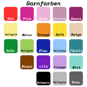 Bunte Babydecke mit Namen in verschiedenen Garnfarben, weiche und individuelle Kuscheldecke für Babys.