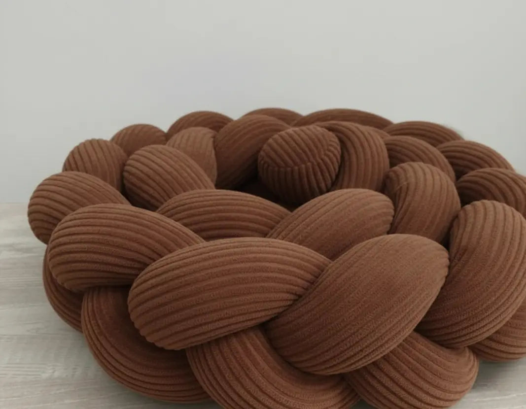 Weiche, geflochtene Fleece-Knotenschlangen in verschiedenen Farben, ideal als Bettschlange für Kinder, von Mein Shop.