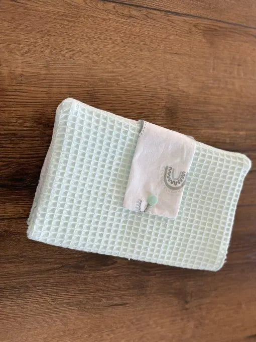 Windel-Etui von Mein Shop, kompakte Wickeltasche mit praktischem Design, ideal für unterwegs, in verschiedenen Farben.