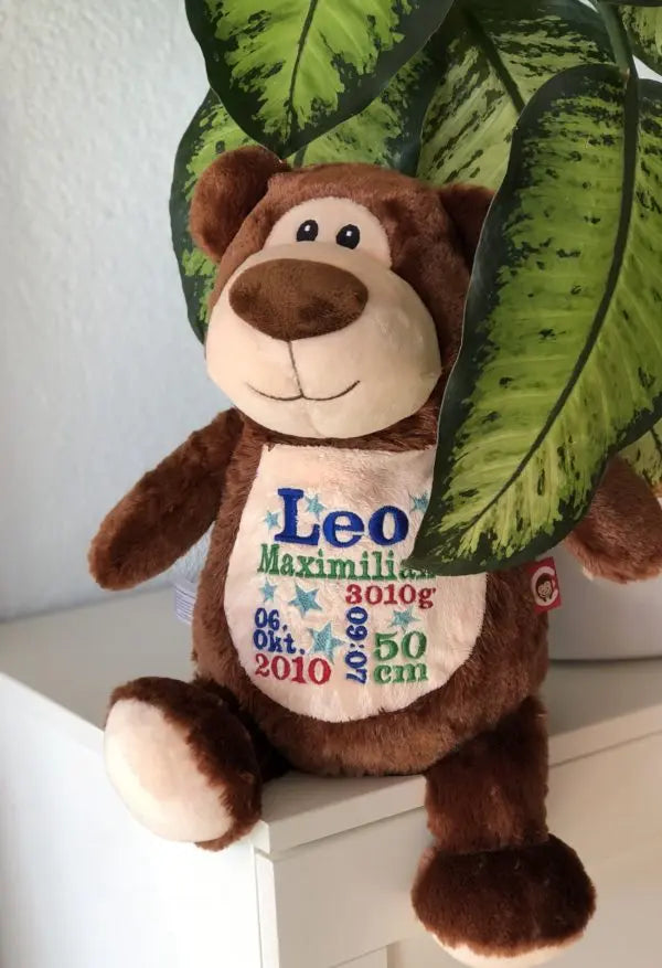 Personalisierter Bär von Mein Shop, variabel, mit detailreicher Stoffoberfläche und freundlichem Gesicht, auf weißem Hintergrund
